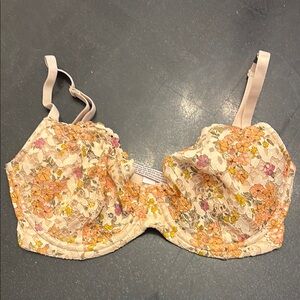 Victoria's Secret Cream and Pink Underwire Bra with Adjustable Straps
